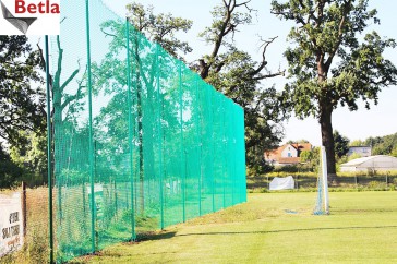 Siatki Radom - Siatka ochronna zabezpieczająca na ogrodzenie boiska szkolnego dla terenów Radomia